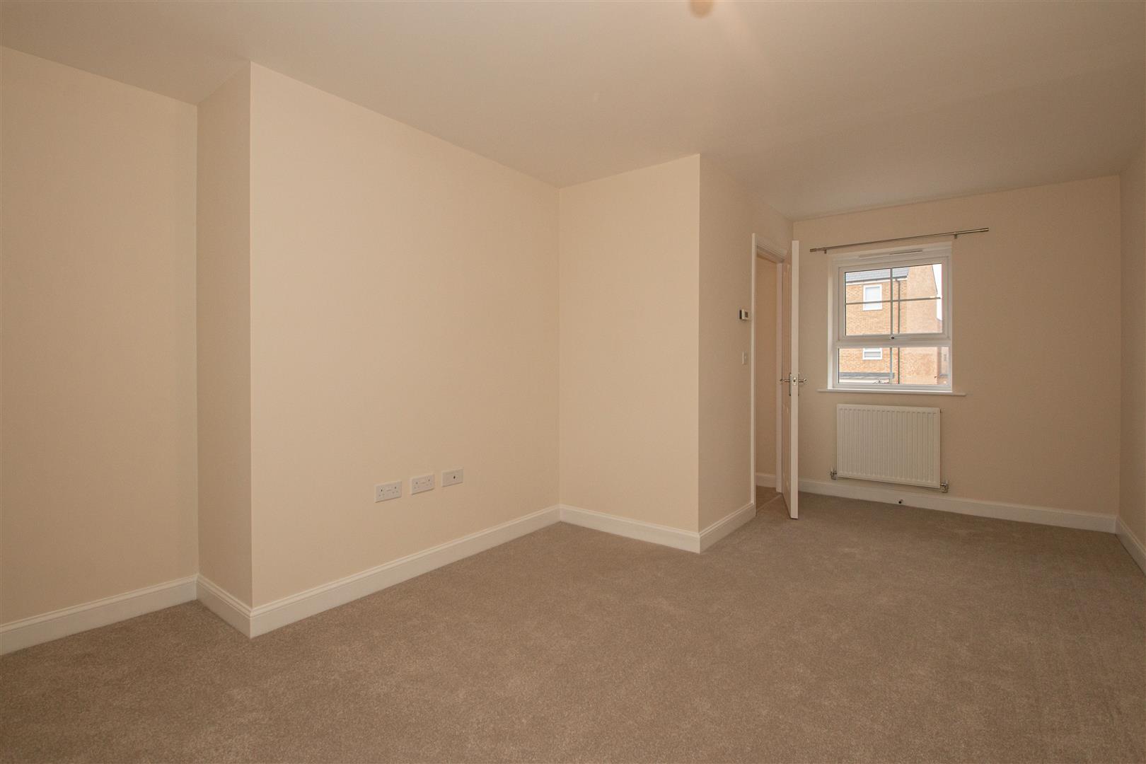 Lithgows Avenue, Brooklands, Milton keynes